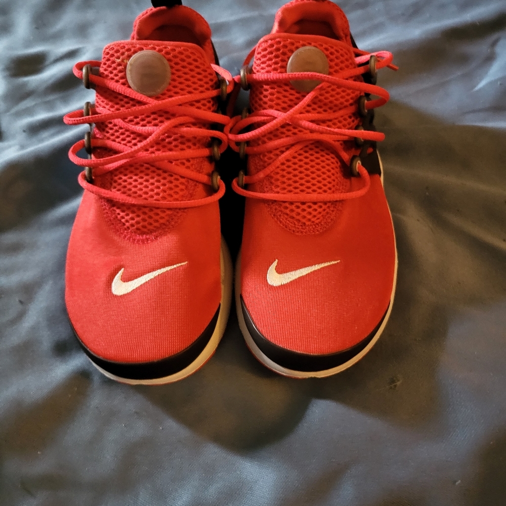 Boys shoes niki size 4